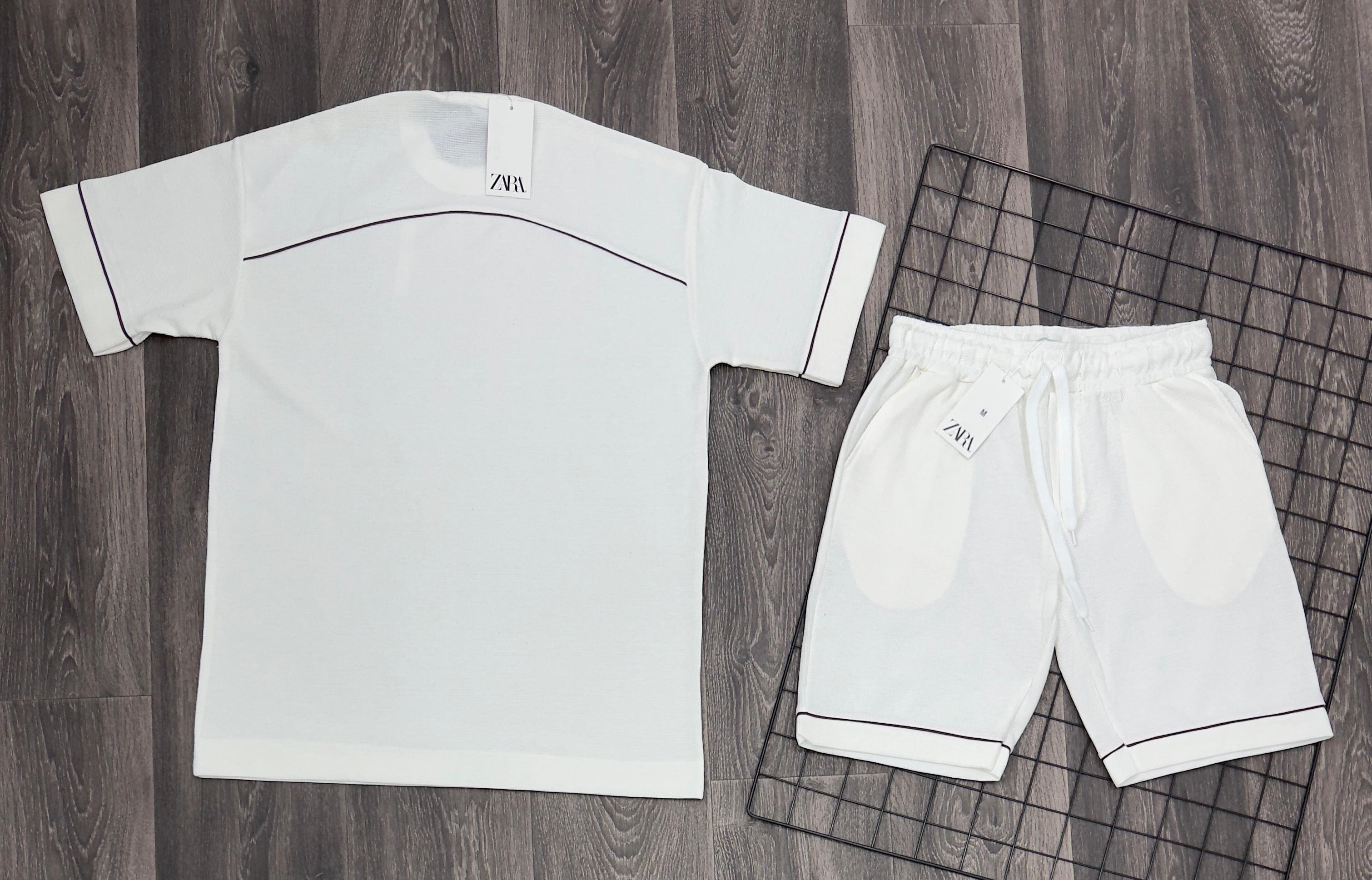 Conjunto de Camiseta e Shorts